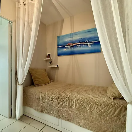 Renove A 350m De La Plage,