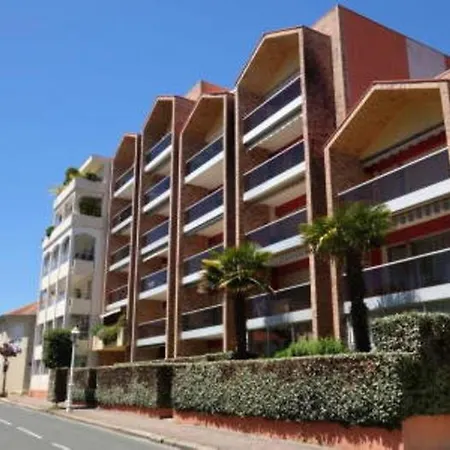 Renove A 350m De La Plage,